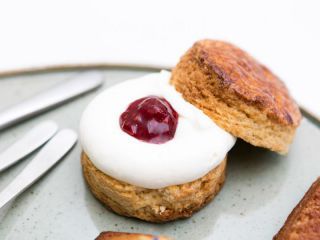 草莓鲜奶油司康