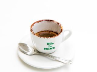 加入椰子粉和砂糖的“意式浓缩”，喝的时候需要搅拌