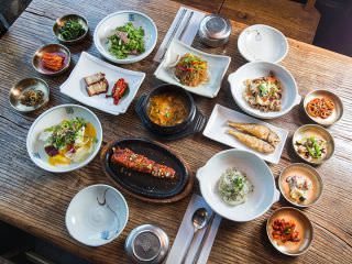 位于仁寺洞的人气韩定食“村”