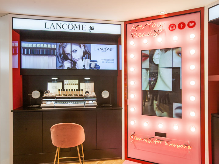 体验人气化妆品的试妆区域(品牌会隔段时间变化)