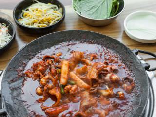 辣炒小鱿鱼&炒饭非常有名的“红's小章鱼”