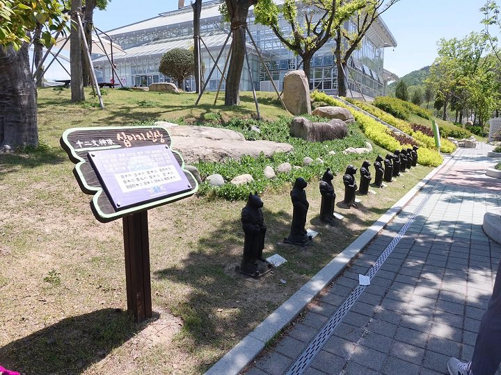 12生肖铜像,甚是可爱