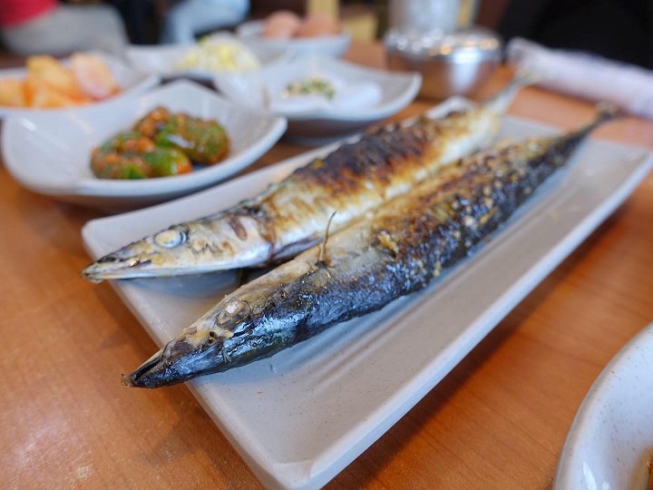 烤鱼味道非常鲜,带着大海的咸味,分量也很足,够两三个人吃了
