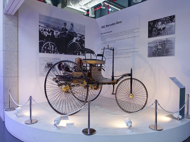 世界上早期的车辆,1883年的梅赛德斯-奔驰