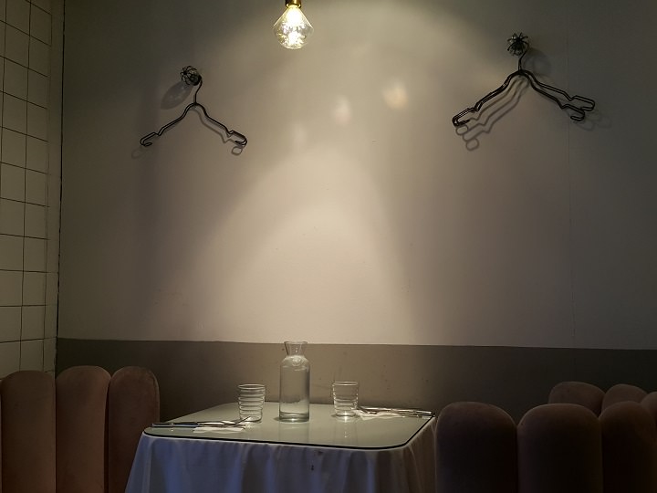 室内装潢简明而复古