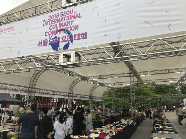 韩屋村旁边举行的首尔国际料理大会参赛展~