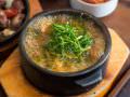 “麻药大酱汤”(所有定食中包含大酱汤，涮涮锅或烤肉需另点)