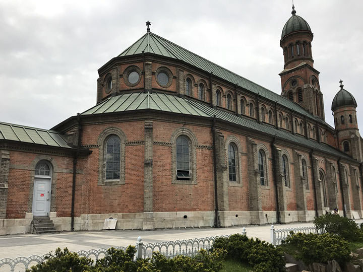 躲过了人群的侧面照