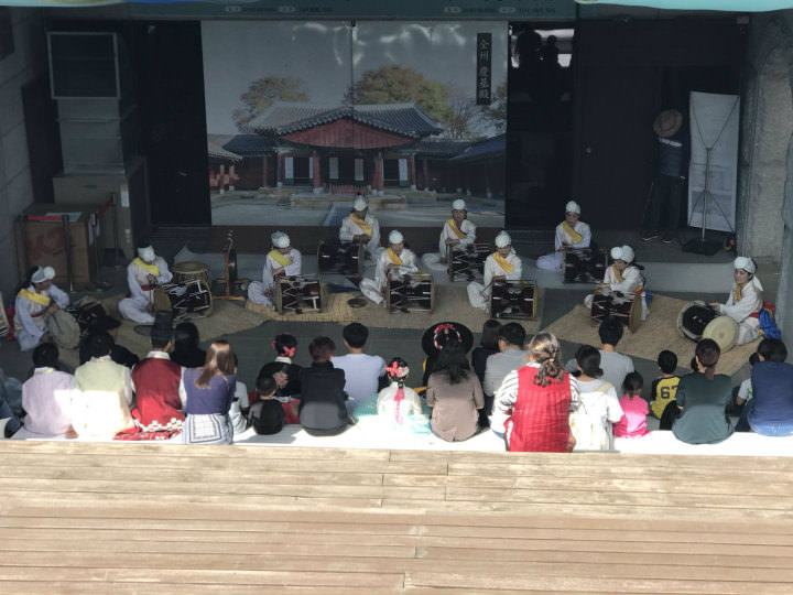 庆基殿内的传统韩乐表演