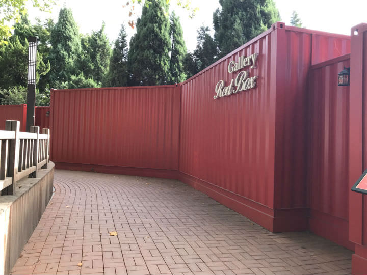 富有艺术气息的校园一角