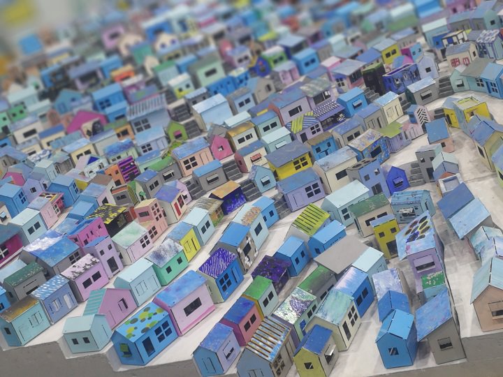 色彩交替,错落有致的建筑群