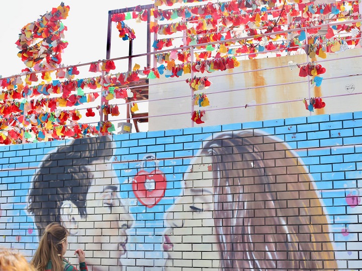 飘荡在风里的情人结