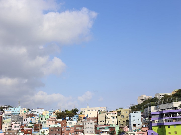 天空和建筑一样充斥着梦幻的色彩