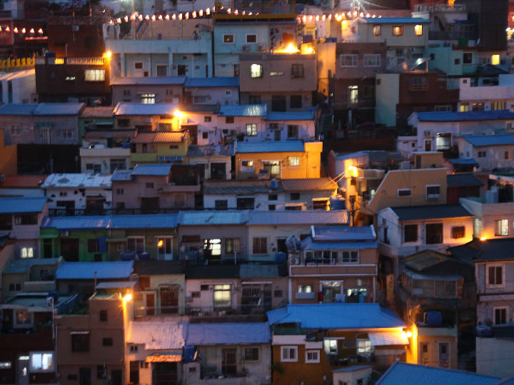 看到那隐于夜空当中的星星灯火了吗?