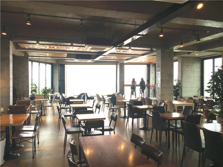 3楼是室内座椅一样可以看到海