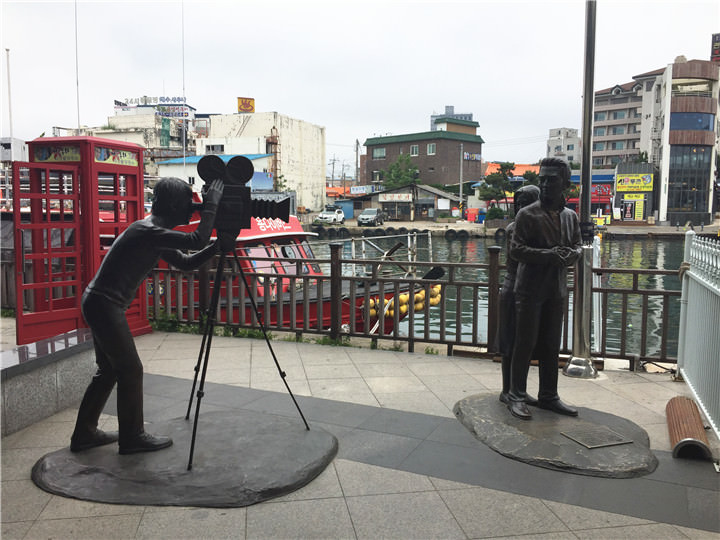 《蓝色生死恋》纪念雕像