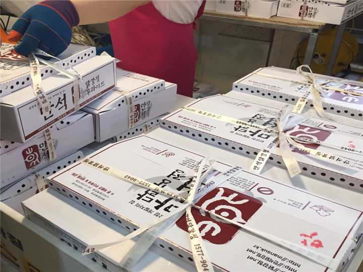 大家都人手一盒带走像蛋糕一样包装