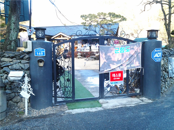 宋仲基老家门口