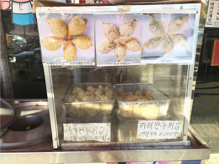 炸饺子分咖喱和韭菜二种口味