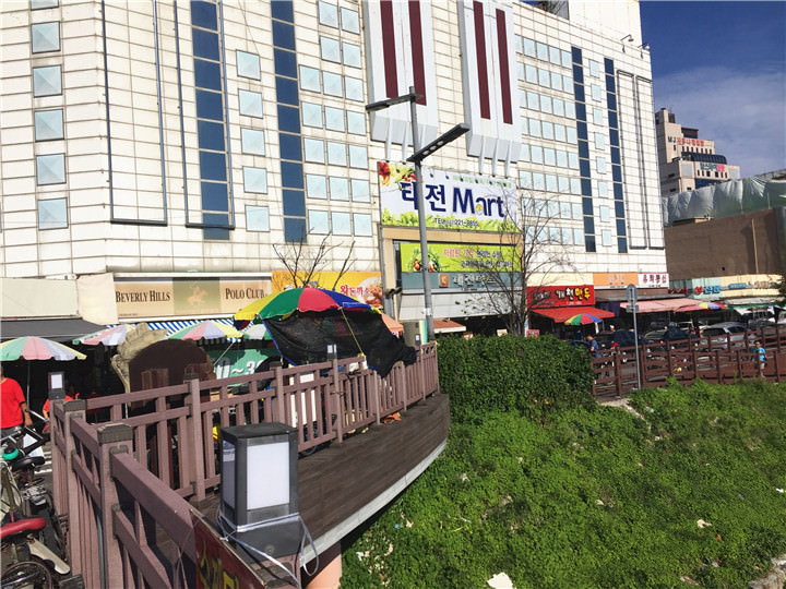 往大田中央铁路市场入口处右手边走