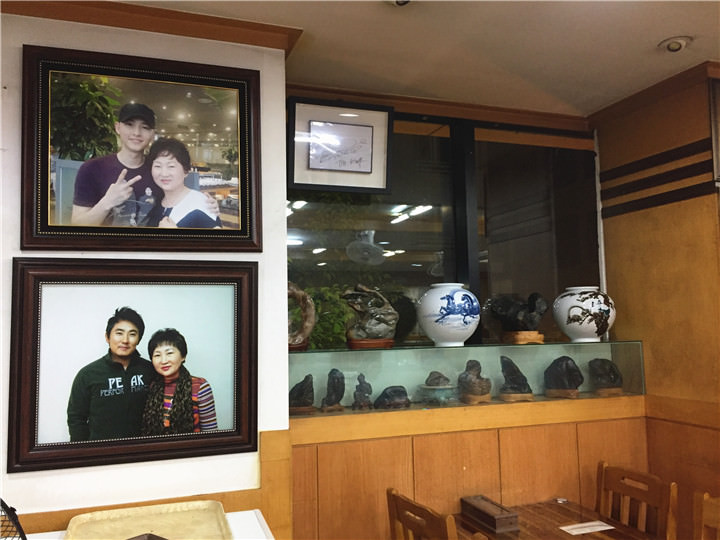 宋仲基和知名歌手李承哲也都来过店家