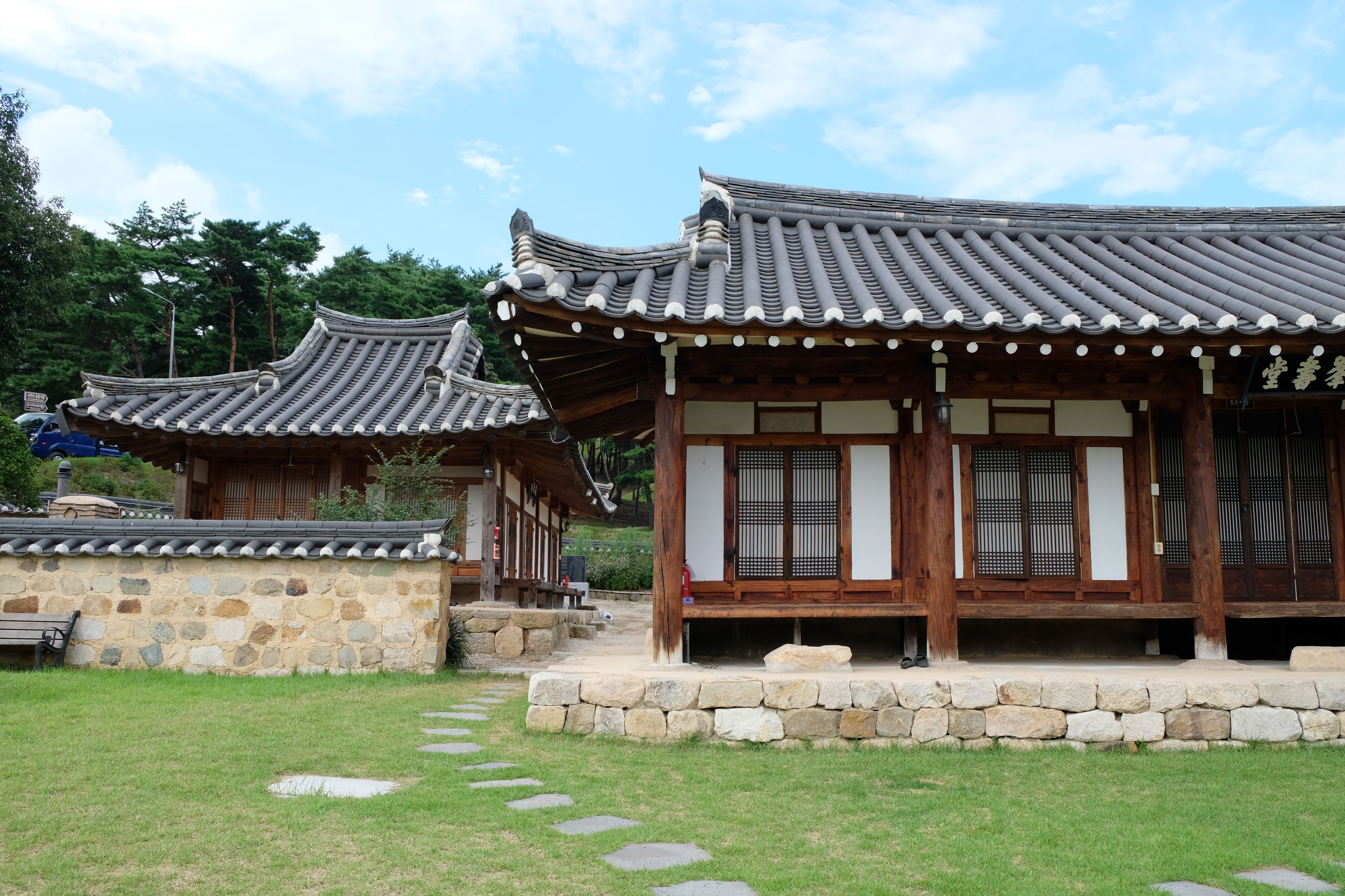 院落错综,井井有条。