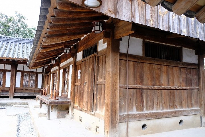 经历了几百年的历史依旧保持尚好的房子