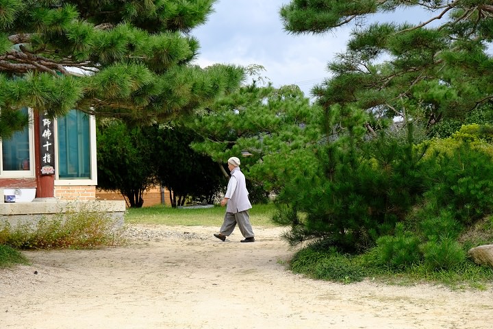 与世隔绝,悠然自在的生活着的出家人~