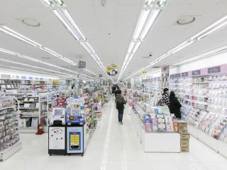 “江南高速公交客运站大创店”商品齐全,规模大