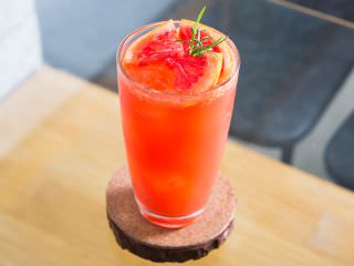 “西柚汽水”口感清爽，很适合和舒芙蕾松饼一起品尝