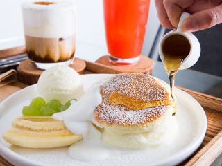 品尝时浇上糖汁会更加美味