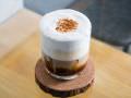 “安修培那咖啡”是咖啡和奶油的完美结合，奶油的甜味缓解了咖啡的苦涩味