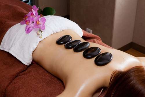 背部石疗按摩
通过能量石的作用,缓解全身肌肉酸痛,改善血液循环