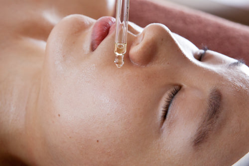 面部精油按摩
纯净的芳香让人心旷神怡