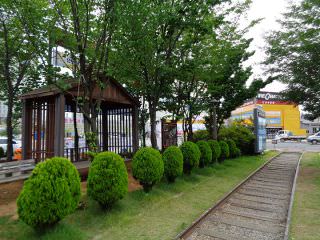 除了商店还可以散步