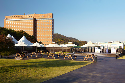 ※拍照区的外观每个季节都会换。