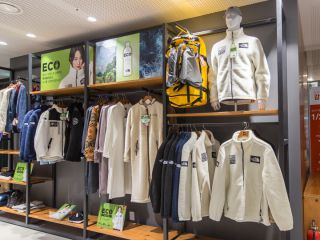 塑料品制作的灯芯绒外套