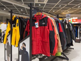 冲锋衣是人气商品