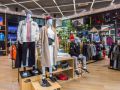 商品类别、款式、色彩多样