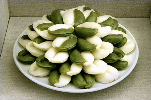 双色豆沙半月糕