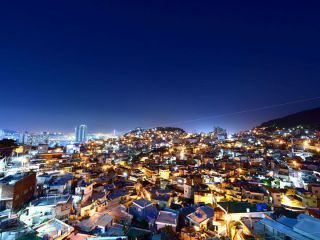 从“南日酒吧”俯瞰的釜山夜景十分美丽 </br>※照片提供: 釜山市釜山镇区厅文化观光科