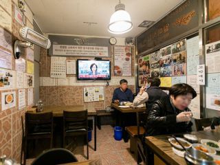 店内一次可容纳十人左右就餐