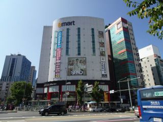 易买得新村店靠近地铁新村站