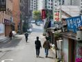 老旧的小店让人仿佛置身在6070年代的首尔