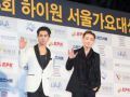 YG娱乐MOBB宋闵浩(左)、BOBBY(右)