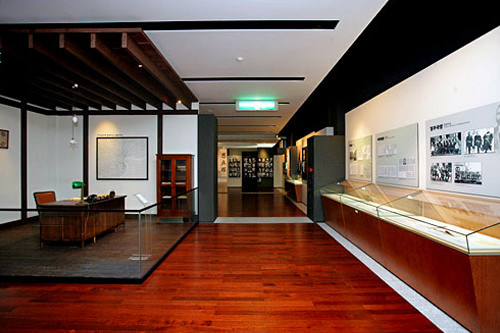 入口处是临时政府组织图