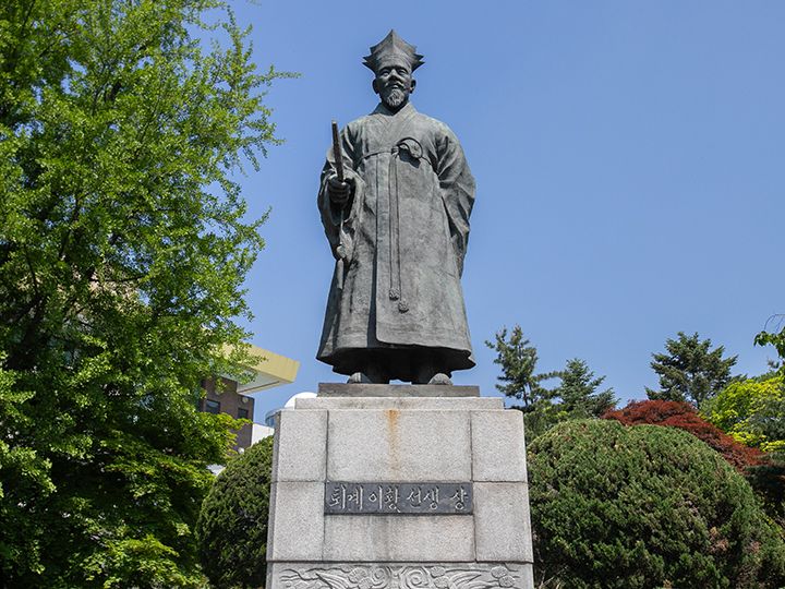 退溪 李滉像朱子学的代表人物,出现在1000元韩币上的人物。