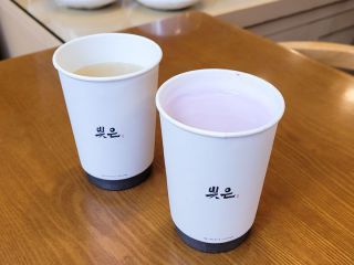 生姜茶(左)、紫薯拿铁(右)