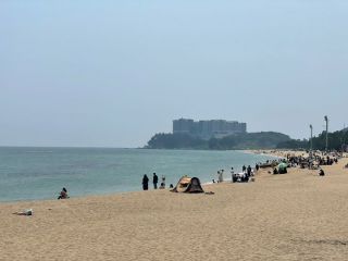 位于束草的人气海边“束草海水浴场”