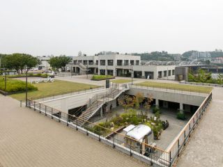 岛上不仅可以欣赏美景、还有书吧、音乐吧、LIVEHOUSE等空间